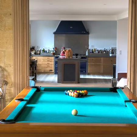 Bed & Breakfast Chateau Du Palanquey & 4*