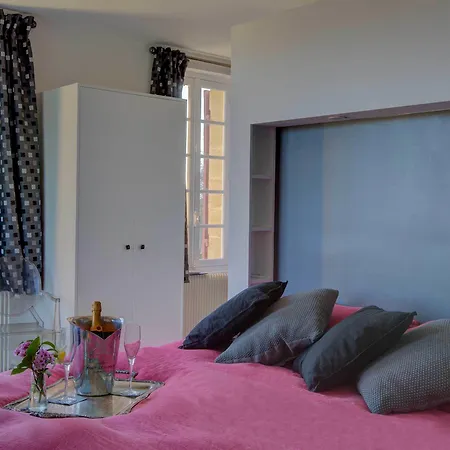 Chateau Du Palanquey & Bed & Breakfast Sainte-Colombe (Gironde)