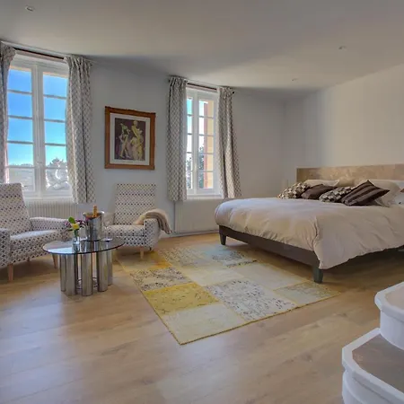 Chateau Du Palanquey & Bed & Breakfast