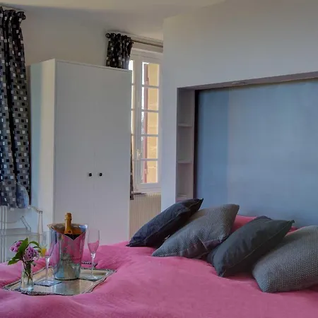 Chateau Du Palanquey&spa Couette-café 3*