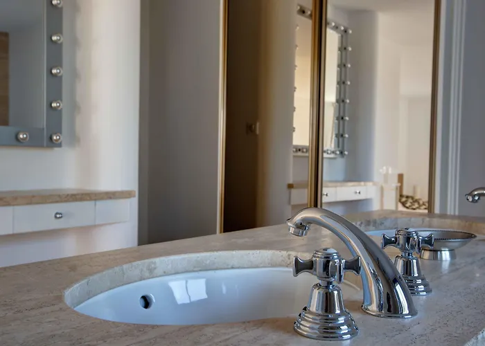 Chateau Du Palanquey & 4*