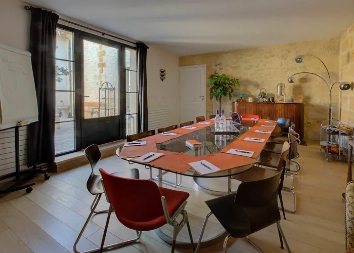 Bed & Breakfast Chateau Du Palanquey & 4*