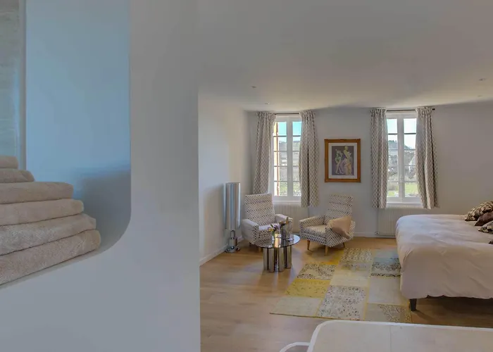 Chateau Du Palanquey & Bed & Breakfast