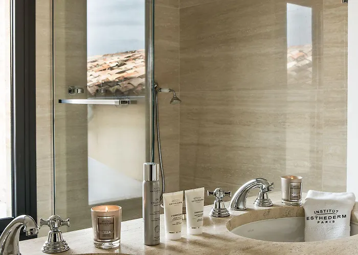 Chateau Du Palanquey & Bed & Breakfast