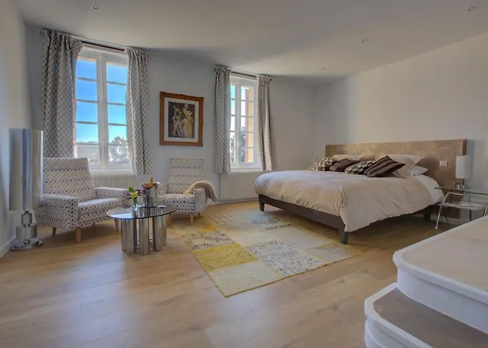 Chateau Du Palanquey & Bed & Breakfast