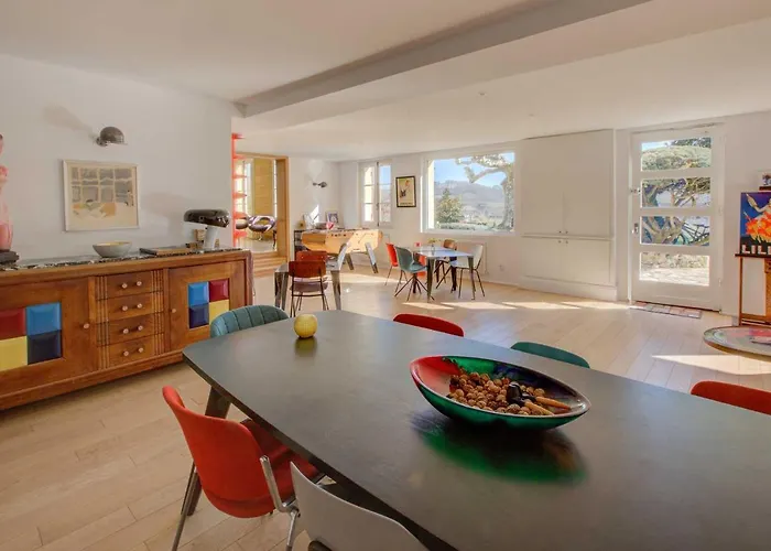 Bed & Breakfast Chateau Du Palanquey & 4*